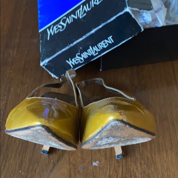 10:06 - Vintage YSL Liquid Gold Patent Leather Slingbacks - Picture 12 of 12